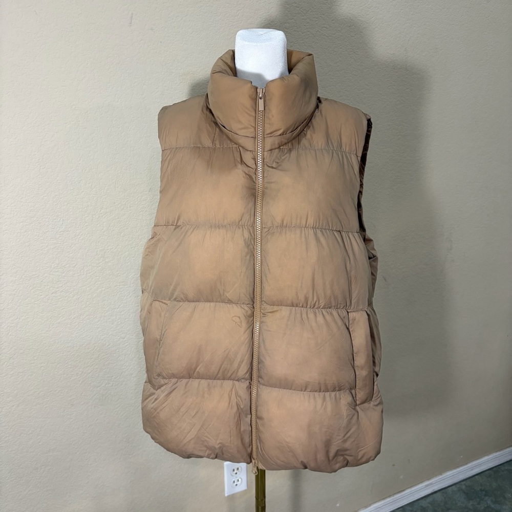 Uniqlo Women's Light Brown Puffer Vest Down Filled Sz L Casual Outdoor Travel